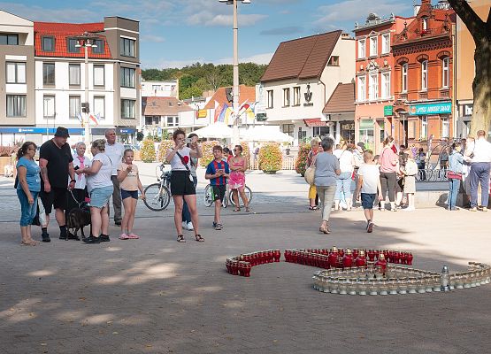 Uczestnicy uroczystości przy