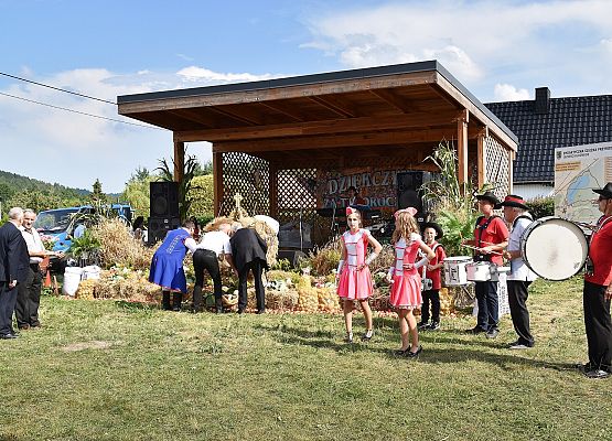 Stoisko na dożynkowym placu