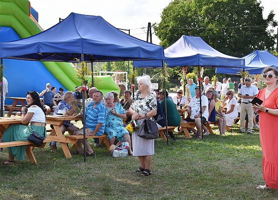 Uczestnicy dożynkowej zabawy