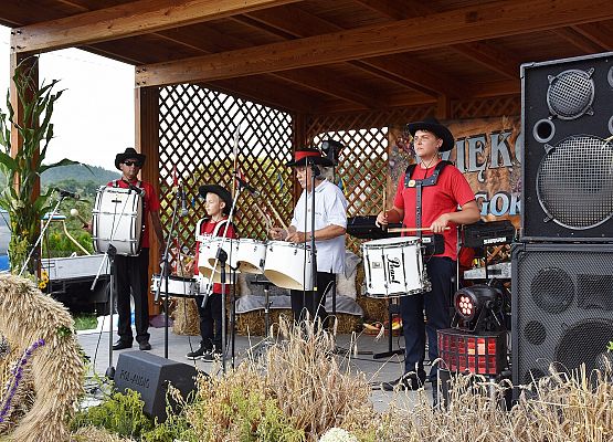 Do dożynkowej zabawy zachęca