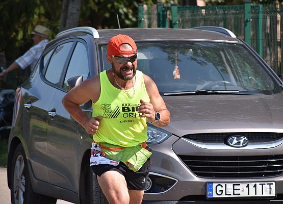 Zawodnik na trasie biegu