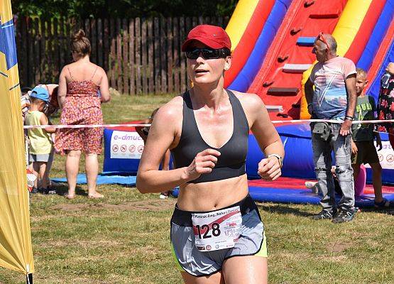 Zawodniczka tuż przed metą