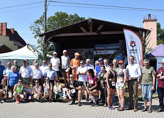 Uczestnicy biegu z