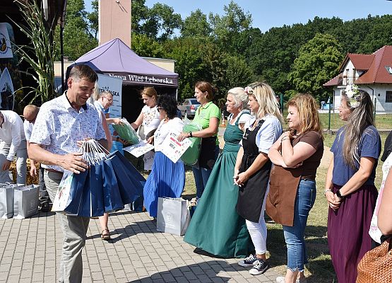 Upominki za udział wręcza