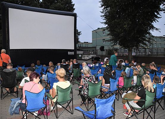 Projekcja kina plenerowego