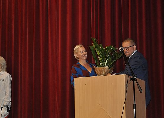 Dyrektor przedstawia