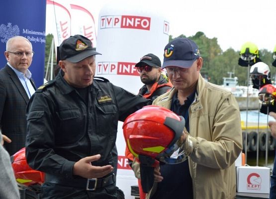 Pokaz wyposażenia strażaków