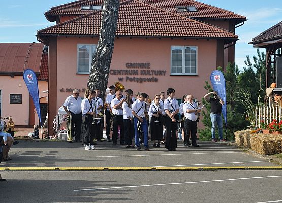 Korowód dożynkowy w Potęgowie