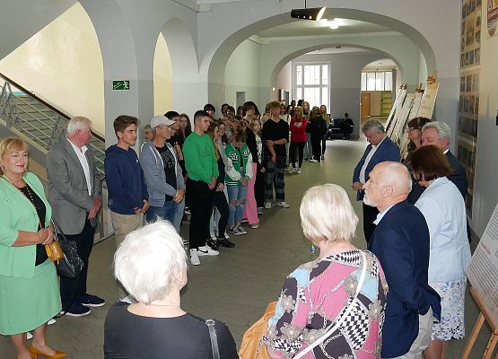 Młodzież LO 1 i słuchacze LUTW