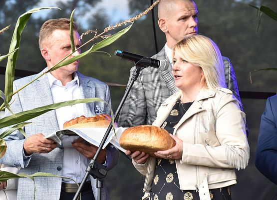 Starostowie dożynek: E. i A.