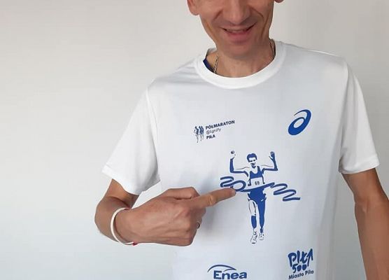 P. Pobłocki w koszulce z