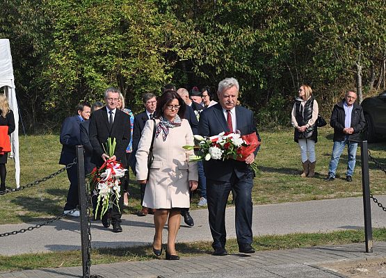 Kwiaty składają: senator K.