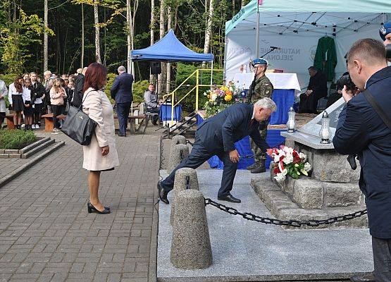 Kwiaty składają: I. Mielewczyk