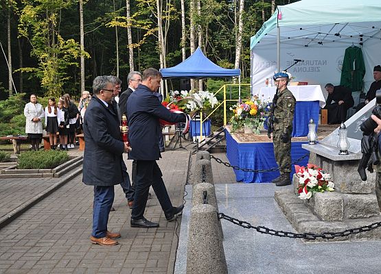 Kwiaty składają: wicestarosta