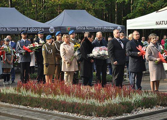 Kwiaty składają delegacje