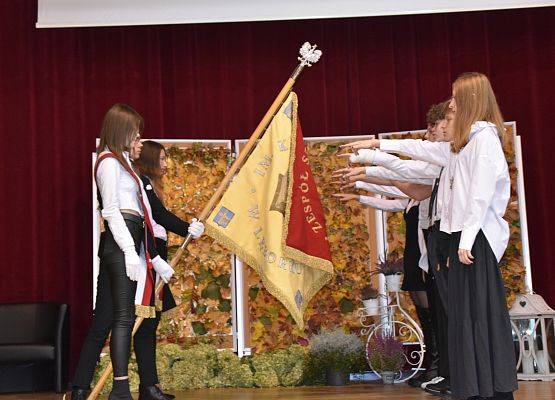 Poczet sztandarowy II LO w