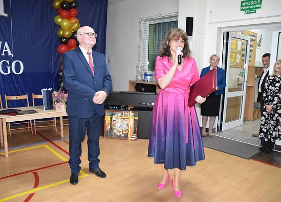 Życzenia składa dyrektor LO nr