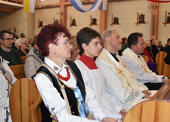 Uczestnicy jubileuszu parafii