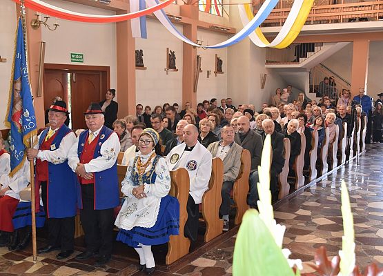Uczestnicy jubileuszu parafii