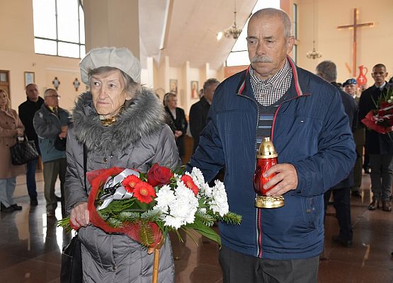 Uroczyste składanie kwiatów