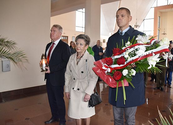 Uroczyste składanie kwiatów