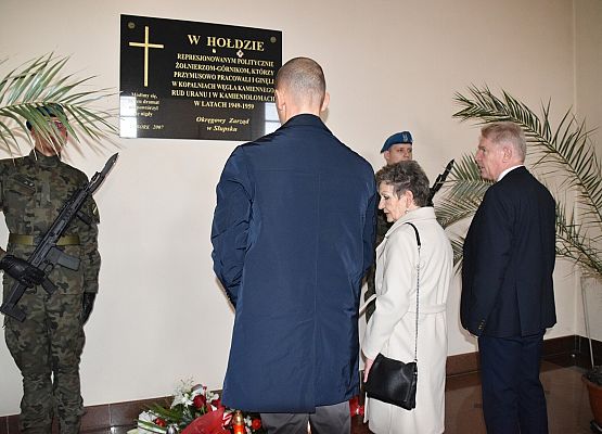 Uroczyste składanie kwiatów