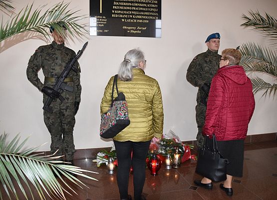 Uroczyste składanie kwiatów