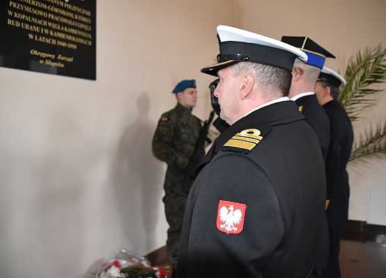 Uroczyste składanie kwiatów