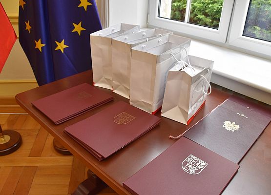 Wyróżnienia i listy