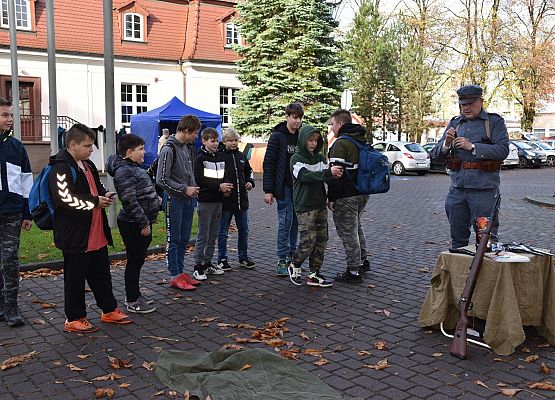 Młodzi amatorzy strzelania do