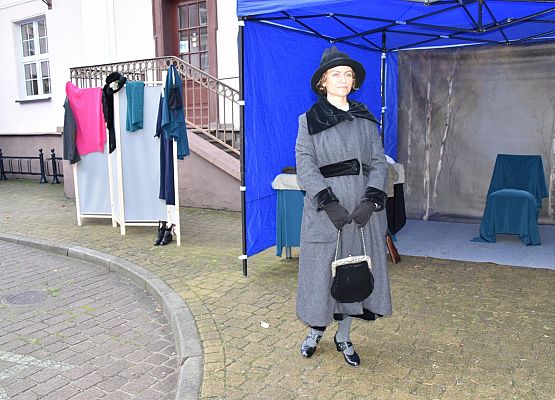 Prezentacja strojów damskich z