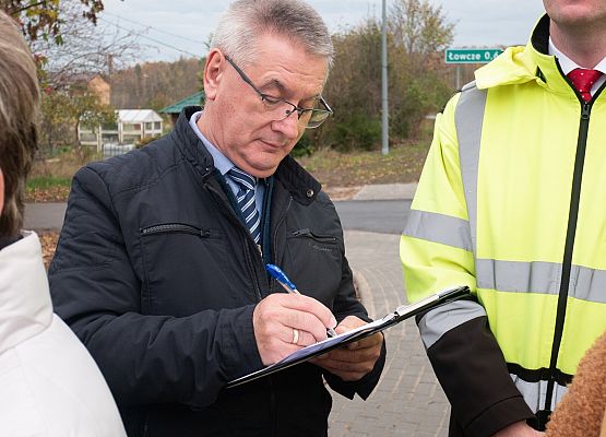 Protkół podpisuje wójt NWL Z.