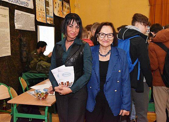 Starosta przy stoisku