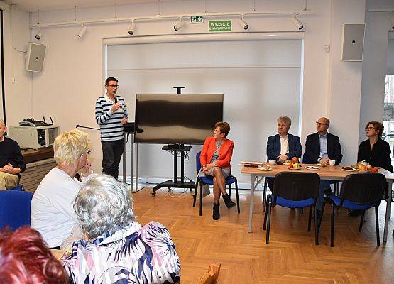 Prezentacja D. Mihuniewicza