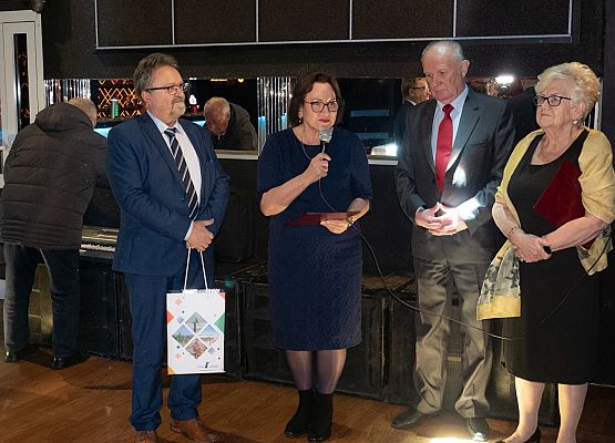 Życzenia składają starosta A.