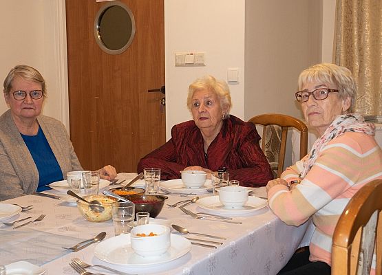 Uczestniczki świątecznego