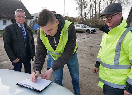 Protokół podpisuje P. Pisarski