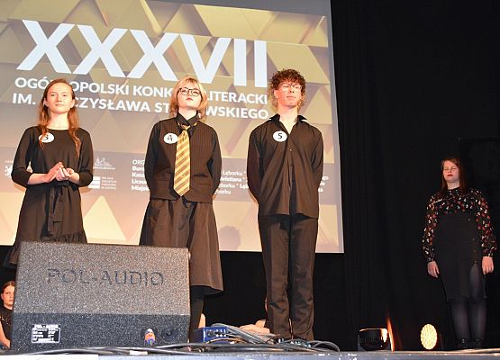 Młodzież występująca w