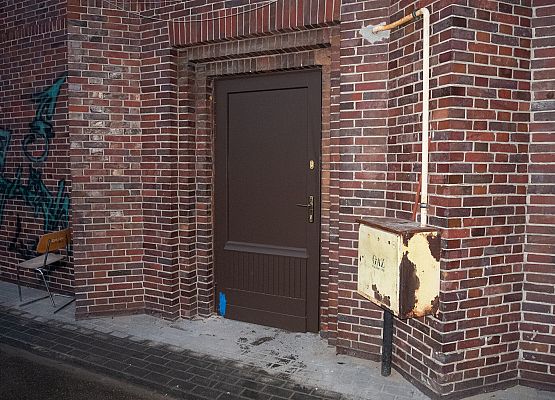 Nowe drzwi, stylizowane na