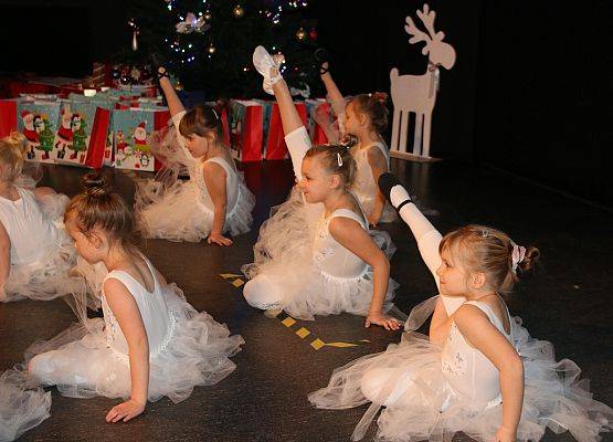 Prezentacje młodzieży z MDK