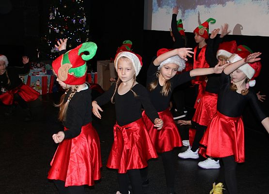 Prezentacje młodzieży z MDK