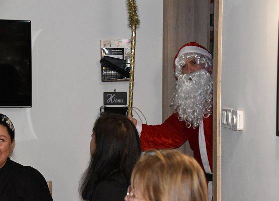 Gość - Mikołaj odwiedza dzieci