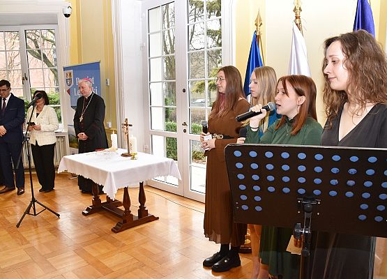 Kolędy w wykonaniu "Voice