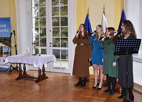 Kolędy w wykonaniu "Voice