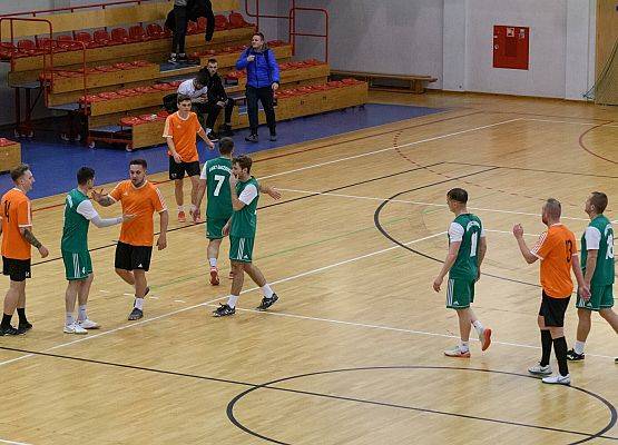 Uścisk dłoni po meczu