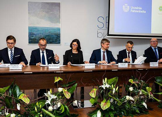 Sygnatariusze dokumentu. Od