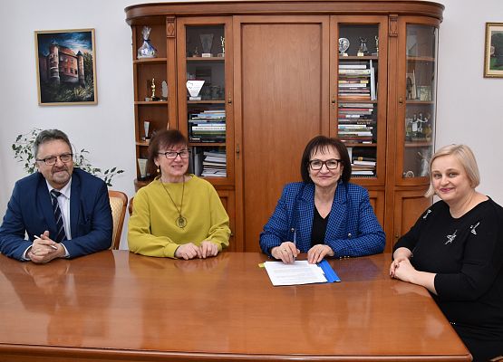 Podczas podpisania umowy. Od