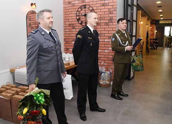 Przedstawiciele służb