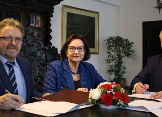 Podpisanie umowy u Wojewody