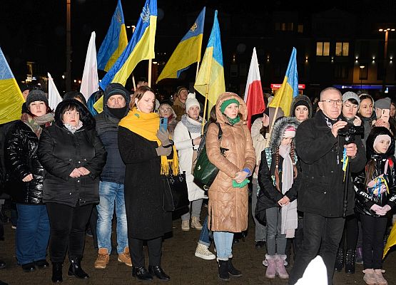 Uczestnicy wiecu poparcia pod